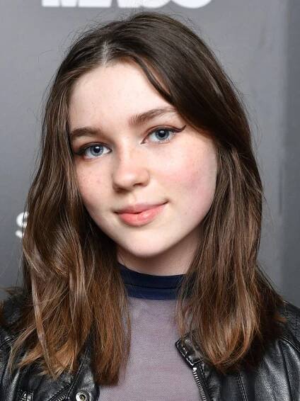 Alexa Swinton - Actress