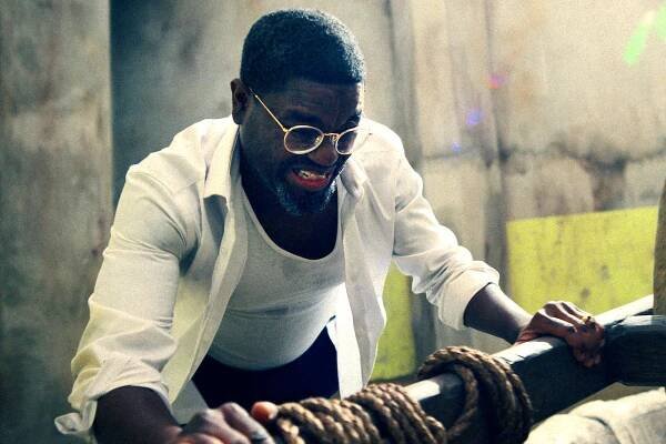 The Mill hulu movie: Lil Rel Howery pushing a mill