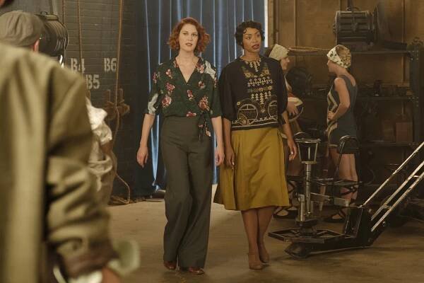 Záhady Frankie Drakeové - Mimo střed pozornosti - Z filmu - Lauren Lee Smith, Chantel Riley