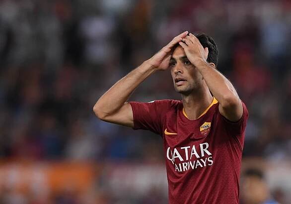 Argentinský fotbalista AS Řím Javier Pastore proti... | iROZHLAS - spolehlivé zprávy