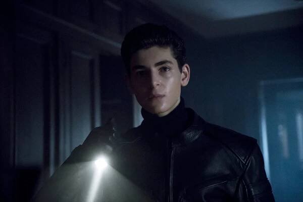 Gotham - Tučňák, náš hrdina - Z filmu - David Mazouz