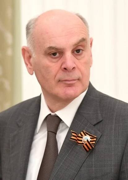 Aslan Bžanija – Wikipedie