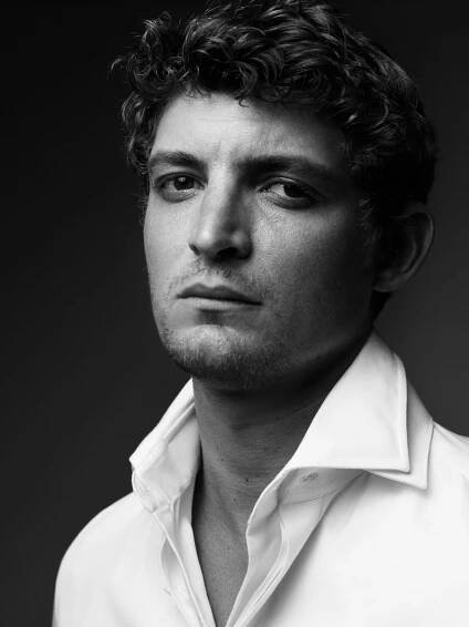 NIELS SCHNEIDER-Celebrity-9