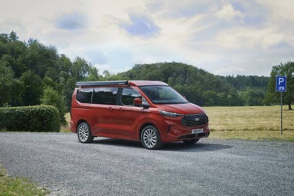 Dovolená s obytňákem už (zase) volá a Ford pro ni připravil horkou novinku
