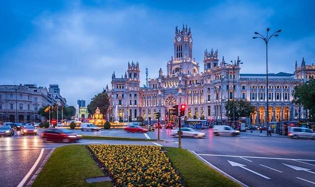The Plaza de Cibeles and the Madrid City Hall at dusk