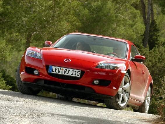 Začátek konce wankelu: Čtyřmístný sporťák Mazda RX-8 slaví 20. narozeniny