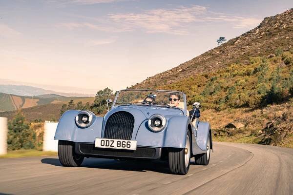 Nestárnoucí retro Morgan Plus Four přijíždí s další modernizací