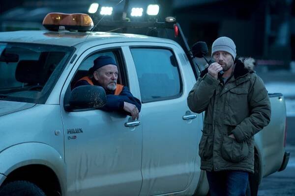 White Wall - De utvalda - Z filmu - Aksel Hennie