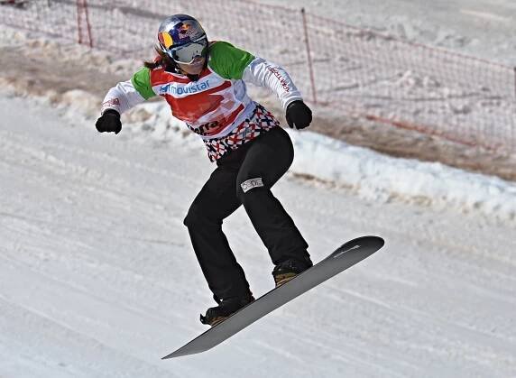 Sportovní listy | Podívejte se, co se dělo na MS ve snowboardingu kolem se smůlou závodící Evy Samkové | Lidé