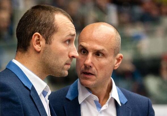 Tomáš Vlasák: To máme jako začít obvolávat dva a půl tisíce fanoušků, že na hokej nemůžou? - Ruik.cz
