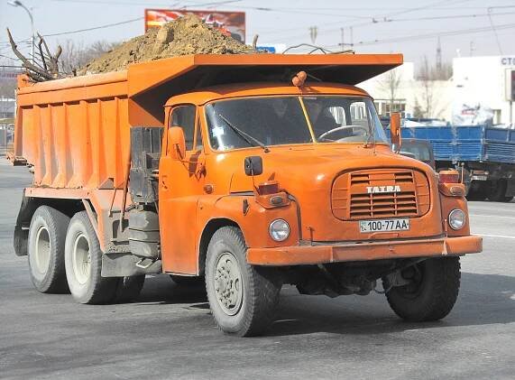 Tatra 148