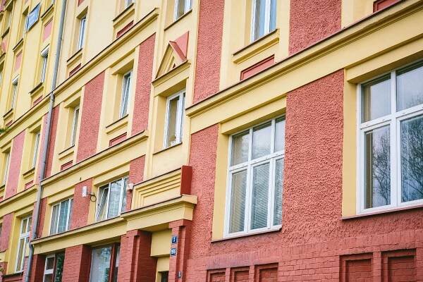 Ostrava by do konce roku 2025 chtěla zprostředkovat lidem v bytové nouzi dalších 70 sociálních bytů | Radiožurnál