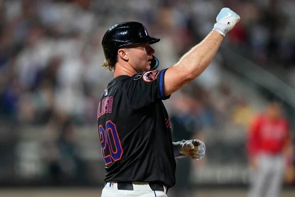 New York Mets Pete Alonso celebrates after hitting an RBI single during the sixth inning of a baseball game against the Atlanta Braves, Thursday, Aug. 14, 2025, in New York.