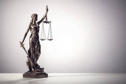 právní a právní koncept socha lady justice s měřítky spravedlnosti pozadí - law - stock snímky, obrázky a fotky