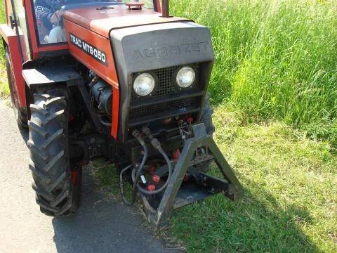 Prodám traktor AGROZET TRAC MT8 050 - Rok výroby 1990, zachovalý - najeto 262 mth. K traktoru lze přikoupit další - agroBAZAR