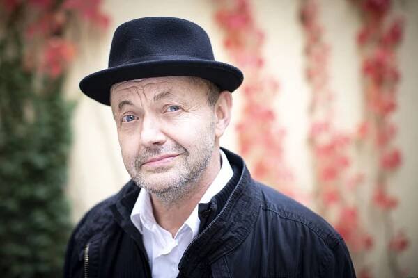 Vadilo mi, že nikomu nevadí, jak lžeme. Musel jsem skončit, říká o kariéře v reklamě frontman Vltavy