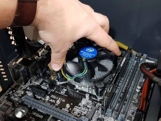 Montáž chladiče do PC