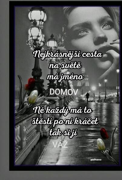 a black and white photo with the words in spanish
