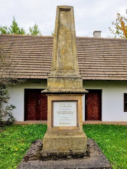 Fotografie - Pomník vynálezcům ruchadla v Rybitví - 07.10.2024