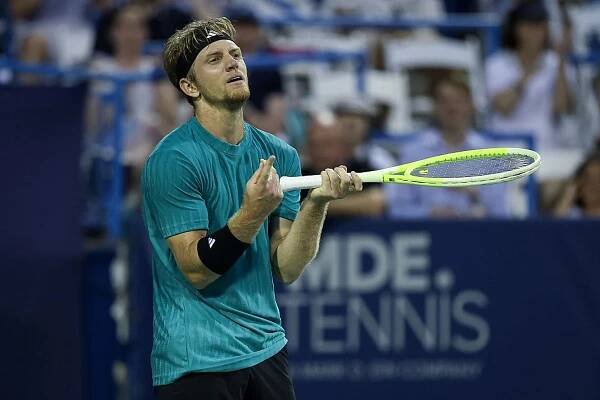 Dan Evans brands Alejandro Davidovich ‘pathetic’ over Spaniard’s complaint to ATP