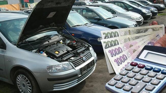 Pozor na pojištění "zdarma" v autobazarech, zaplatíte za něj balík