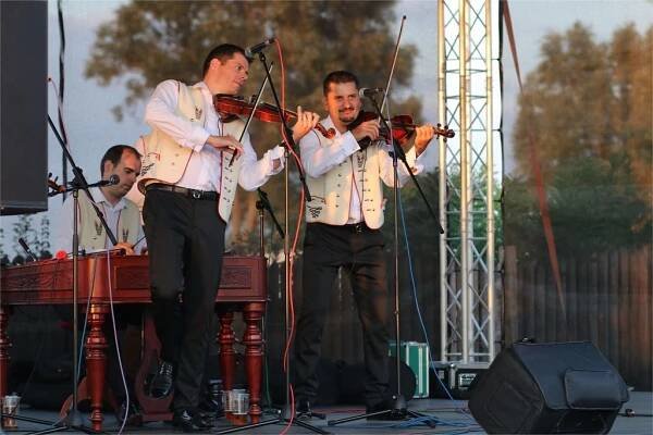 Folklorní večer s CM Grajcar a ochutnávkou vín vinařství Bonitas a sýrů Syrer Morava | 