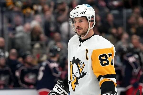 Who is Sidney Crosby's girlfriend?