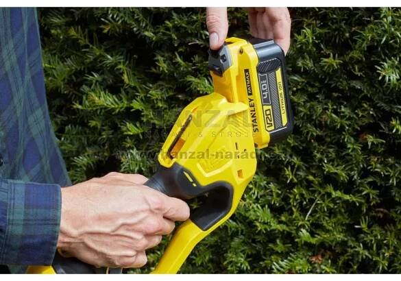 Aku nůžky na živý plot 45 cm na tyči Stanley FATMAX® SFMCPH845M1, 1 x 4.0 Ah 18 V : Dewalt-eshop.cz