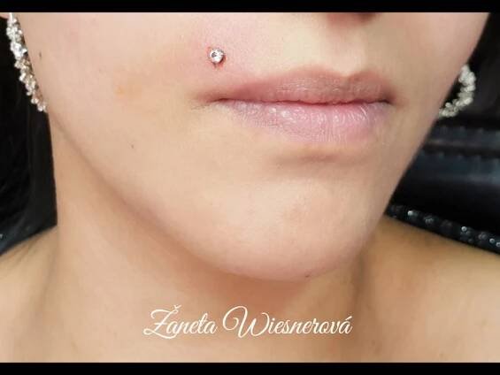 Piercing Hradec Králové | Mikrodermální šperky Hořice