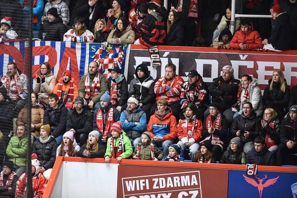 OBRAZEM: Vyprodáno, Na hotelu v Olomouci. Plecharéna pohltila i Pardubice