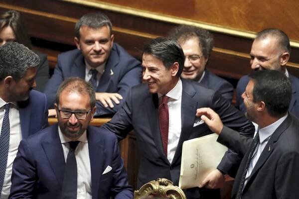 Premiér oznámil po konci koalice i pád vlády. Conte kritizuje Salviniho