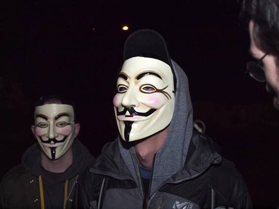 Novinář renomované tiskové agentury prý pomáhal hackerům! Co způsobil?