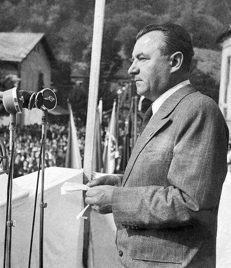 Syn statkáře, který nechal popravit příbuzného a zvažoval provdání dcery za Stalinova pobočníka