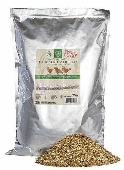 7 Best Chicken Feed for Laying Hens (Natural, Organic, and Non-GMO)