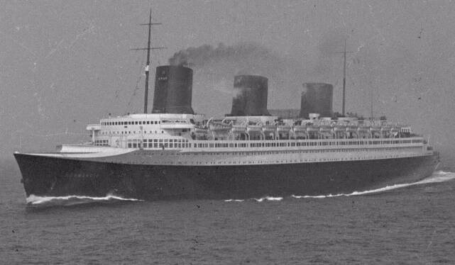 Soubor:SS Normandie at sea view.JPG – Wikipedie