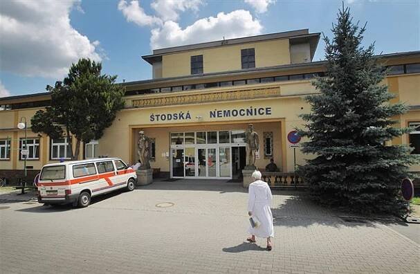 Porodnice ve Stodě rodičky nepřijímá, chybějí jí dětští lékaři