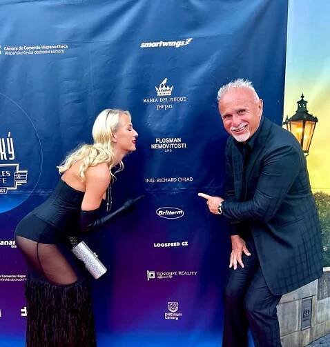 FOTO: Miliardář Richard Chlad a jeho krásná snoubenka Anna Marie Kánská se hodili do gala – stránka 248