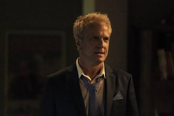 Volejte Saulovi - Podle plánu - Z filmu - Patrick Fabian
