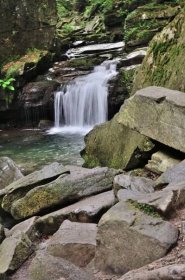 Beskydy | Chladná voda (modré jezírko) a Satinský vodopád | Moravskoslezský kraj | Tipy na výlety a turistika