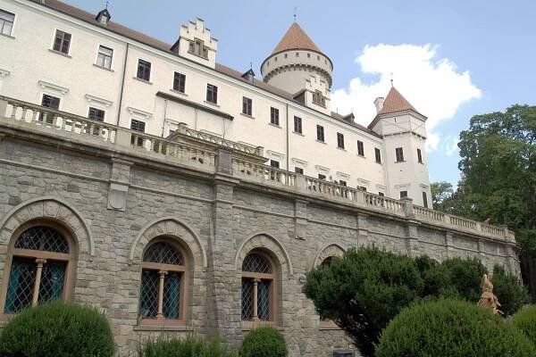 Navštivte Konopiště a uvidíte pávy i medvěda