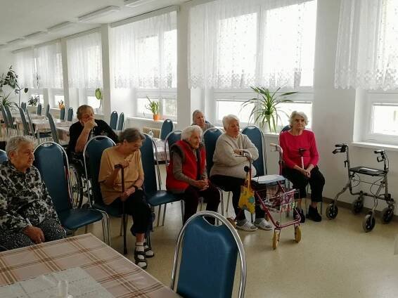 Domov pro seniory U Pramene Louny - Zpívání