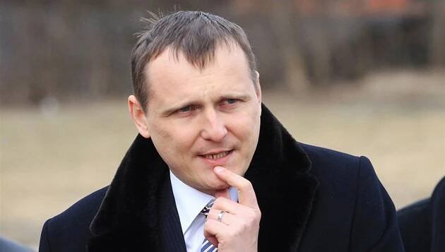Devět měsíců s Bártou: slibů splnil jen část, ale stavby zlevnily