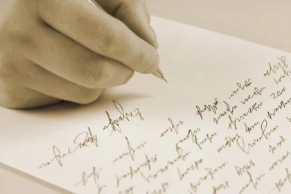 Mužské ruky psaní na papír