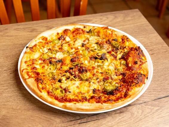 Klasická či obří pizza pro 1-6 osob: margherita, amatriciana, šunková, quattro formaggi a další