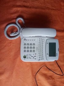 Jablotron GDP-02, stolní seniorský telefon
