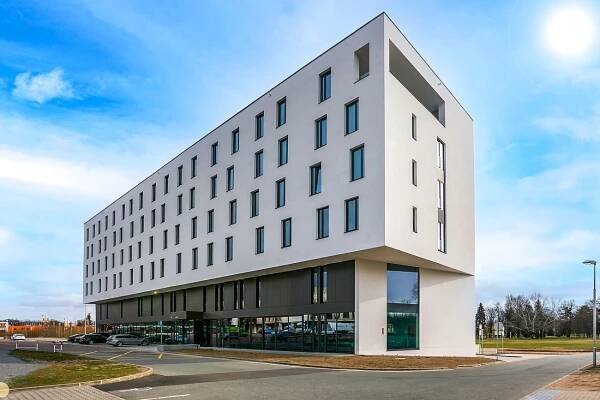 V Hradci Králové se otevřel nový kongresový hotel. Stojí naproti Aldisu