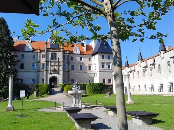 Výlet 1.stupně ZŠ na zámek Žleby - 4.6.2019