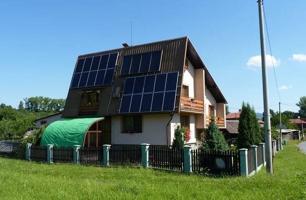 Za dva roky přibylo v Česku 100 tisíc solárních elektráren. Většinou jde o rodinné domy - Minutové zprávy 