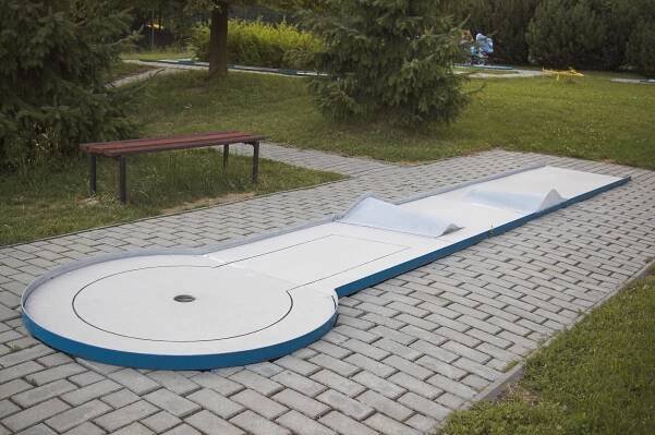 Minigolf ONE | Minigolfové hřiště Brno | Minigolf Brno - Bohunice | Venkovní Minigolfové hřiště
