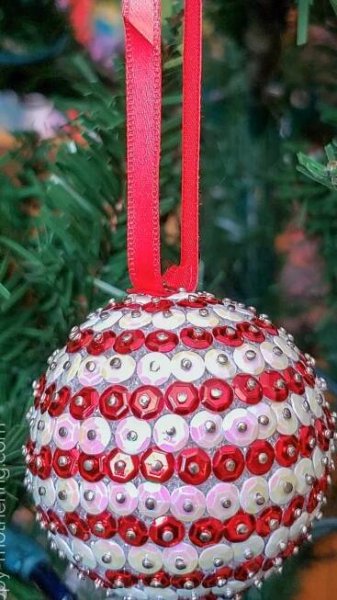 Do you love beautiful handmade gifts, crafts and tree decorations that sparkle? Learn how to make a fun red and white candy cane striped sequin ornament for the holidays. It's an easy homemade addition to your family's Christmas decor. #christmas #christmasornaments #christmascrafts #christmasdecor #sequins